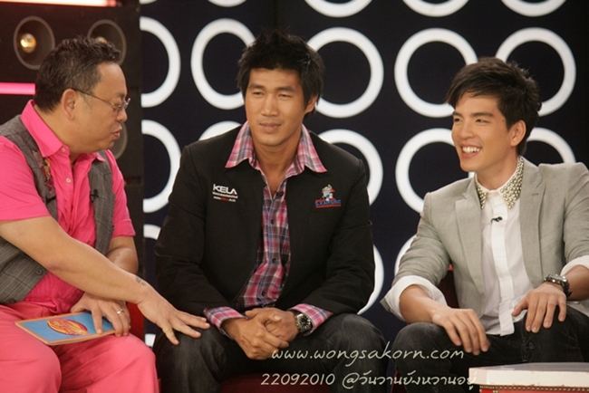 " นิว วงศกร " เก็บตกโชว์กล้ามขาวๆบนเวทีมวยในรายการ วันวานยังหวานอยู่เมื่อคืนวาน....