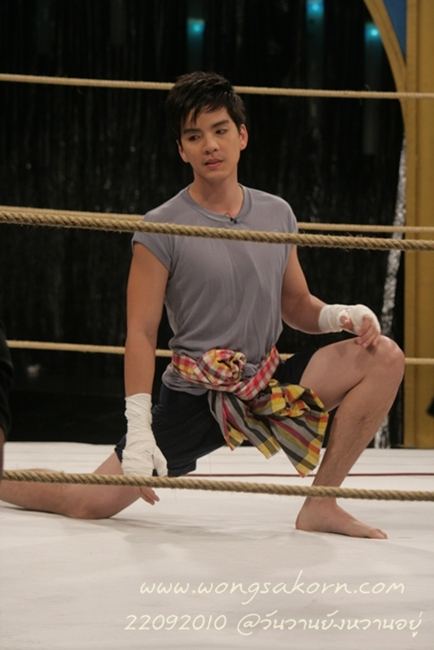 " นิว วงศกร " เก็บตกโชว์กล้ามขาวๆบนเวทีมวยในรายการ วันวานยังหวานอยู่เมื่อคืนวาน....