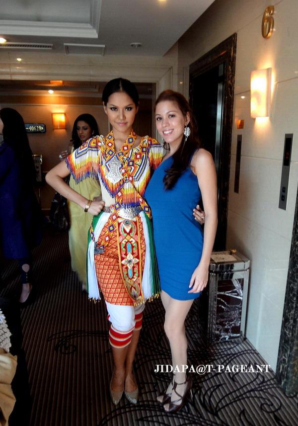 MISS THAILAND WORLD 2010 ในชุดมโนราห์ประยุกต์ ก็ยิ่งเริ่ดดดดด