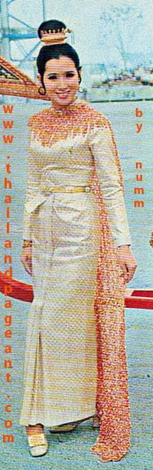 นางงามกับชุดประจำชาติไทยสมัยในงานเอ็กซ์โปร์ &rsquo;70 ที่ประเทศญี่ปุ่น