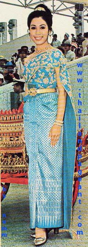 นางงามกับชุดประจำชาติไทยสมัยในงานเอ็กซ์โปร์ &rsquo;70 ที่ประเทศญี่ปุ่น