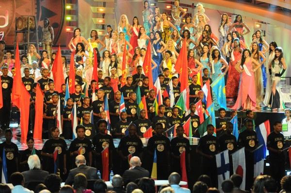 เวที Miss World 2009 (สังเกตุดีๆจะเห็นทน้องวิว-พงศ์ชนกของเราด้วยนะ)