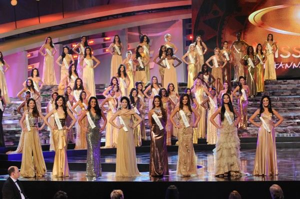 เวที Miss World 2009 (สังเกตุดีๆจะเห็นทน้องวิว-พงศ์ชนกของเราด้วยนะ)