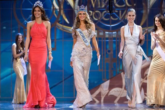 Miss Universe ประกบ Miss World ใครตาย?