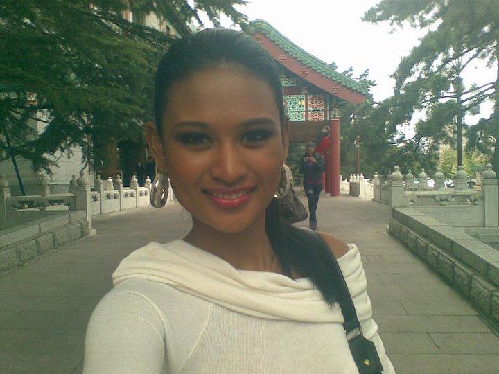 เธอ PHILIPPINES ชุดเธอเลิศมากแต่ทำไมหน้าเหมือน "ฐาปนีย์ เอียดศรีชัย" นักข่าวช่อง 3