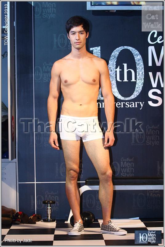 กระตุกต่อมแฟชั่นหนุ่มๆ ปรับลุครับลมหนาว...Central Men with Style 2010: Work Out