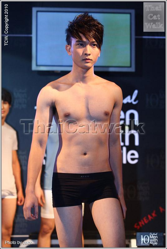 กระตุกต่อมแฟชั่นหนุ่มๆ ปรับลุครับลมหนาว...Central Men with Style 2010: Work Out
