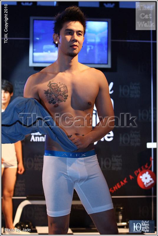 กระตุกต่อมแฟชั่นหนุ่มๆ ปรับลุครับลมหนาว...Central Men with Style 2010: Work Out