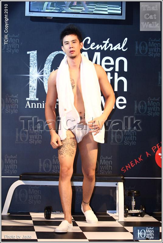 กระตุกต่อมแฟชั่นหนุ่มๆ ปรับลุครับลมหนาว...Central Men with Style 2010: Work Out