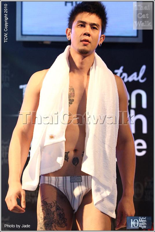 กระตุกต่อมแฟชั่นหนุ่มๆ ปรับลุครับลมหนาว...Central Men with Style 2010: Work Out