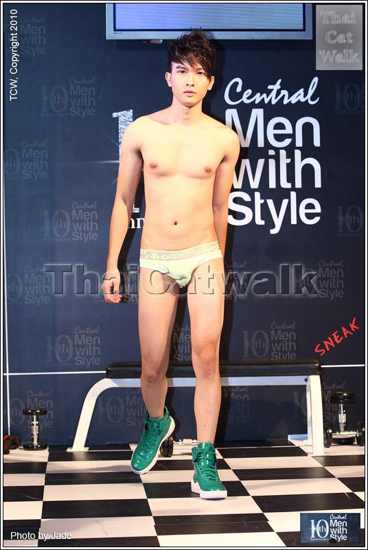 กระตุกต่อมแฟชั่นหนุ่มๆ ปรับลุครับลมหนาว...Central Men with Style 2010: Work Out