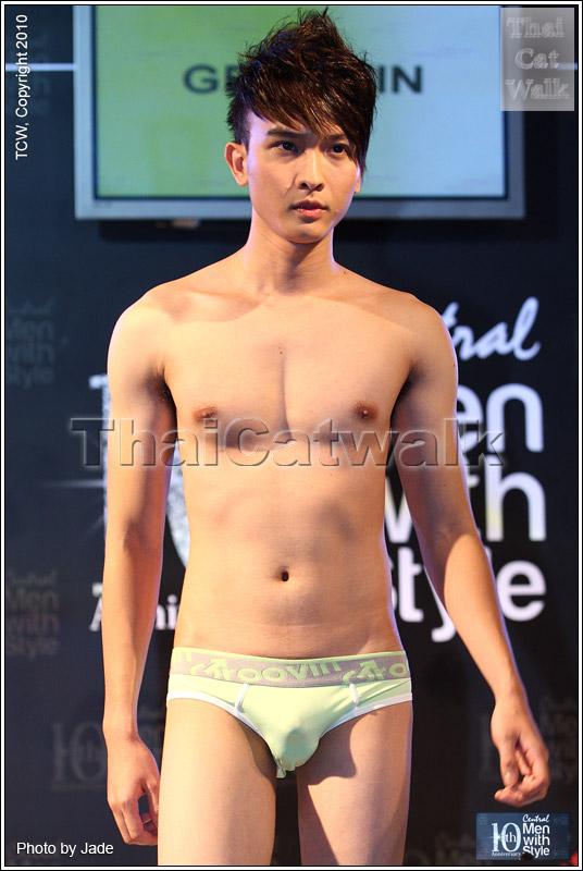 กระตุกต่อมแฟชั่นหนุ่มๆ ปรับลุครับลมหนาว...Central Men with Style 2010: Work Out