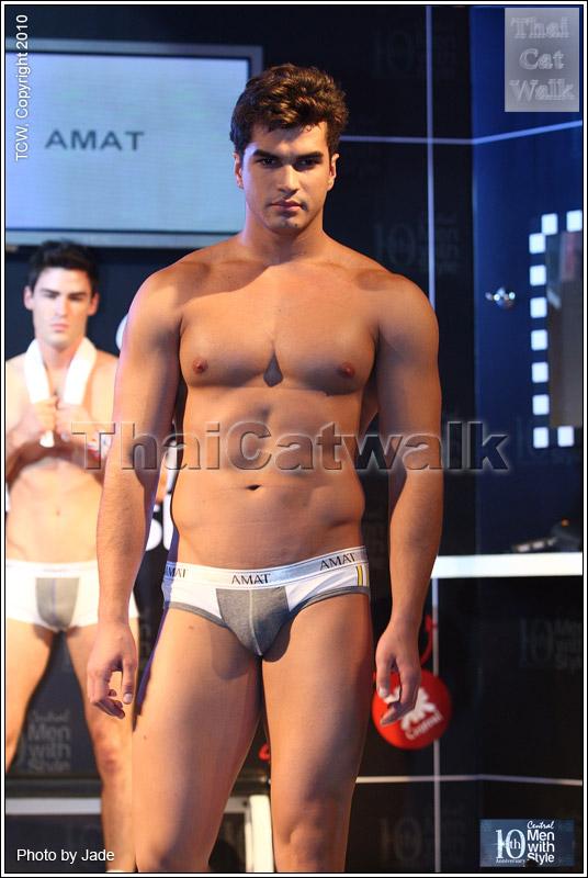 กระตุกต่อมแฟชั่นหนุ่มๆ ปรับลุครับลมหนาว...Central Men with Style 2010: Work Out