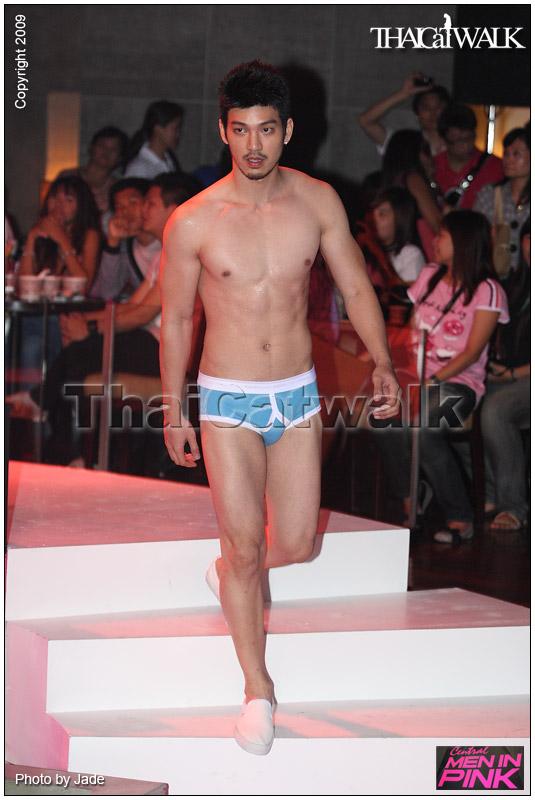 ย้อนหลังอีก 1 ปี......Central Men With Style 2009: Men in Pink
