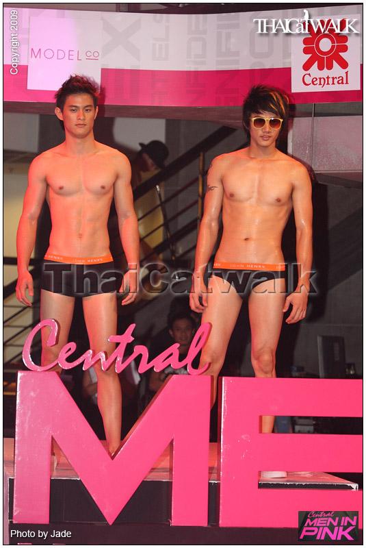 ย้อนหลังอีก 1 ปี......Central Men With Style 2009: Men in Pink