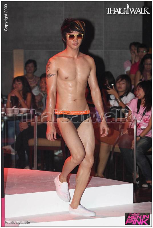 ย้อนหลังอีก 1 ปี......Central Men With Style 2009: Men in Pink