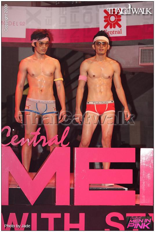 ย้อนหลังอีก 1 ปี......Central Men With Style 2009: Men in Pink