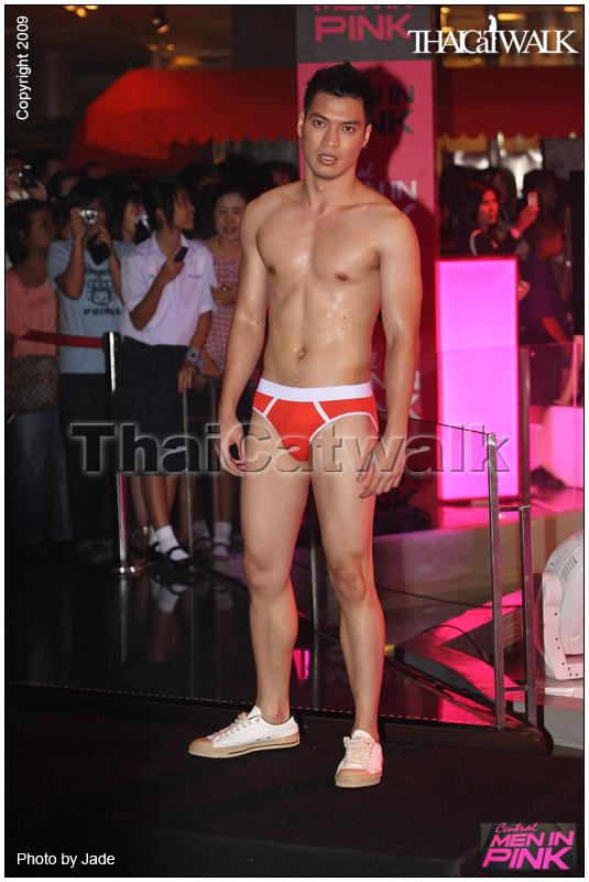 ย้อนหลังอีก 1 ปี......Central Men With Style 2009: Men in Pink