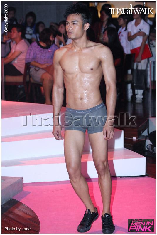 ย้อนหลังอีก 1 ปี......Central Men With Style 2009: Men in Pink