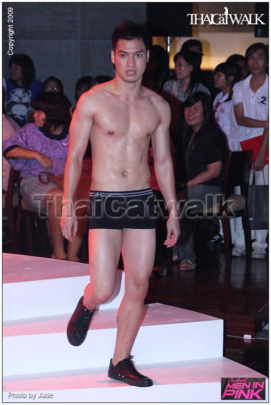 ย้อนหลังอีก 1 ปี......Central Men With Style 2009: Men in Pink