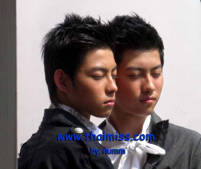 ฝาแฝดลูกครึ่ง ไทย-ญี่ปุ่น.......ฟูมิ - คาสึ