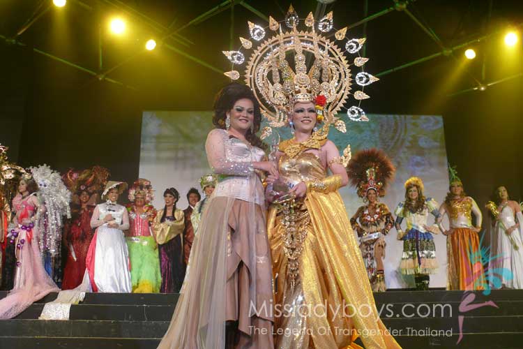รวบรวม National Costume ของเวที Miss AC/DC 2009 " เพื่อลูกสาวจะได้มีพสุธาอาศัย "