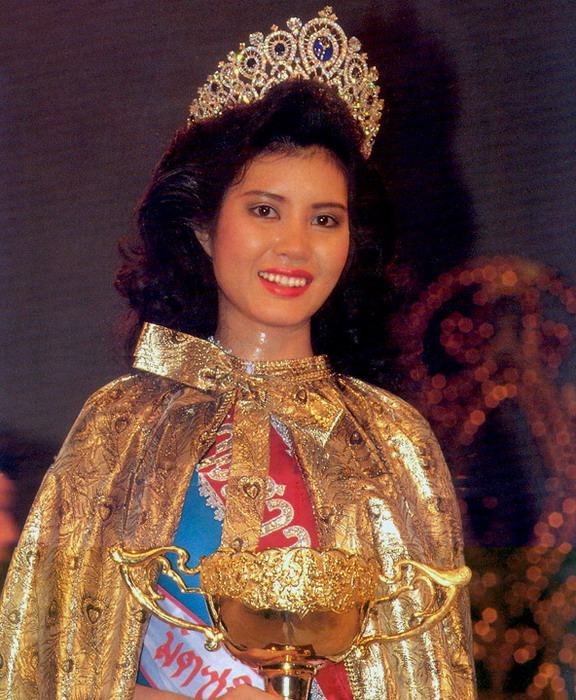 นางสาวไทยปี 2534 เธอคือ "จิระประภา เศวตนันทน์" หลานสาวคุณจีรนันทน์ เศวตนันทน์ นางสาวไทยปี 2508