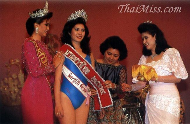 นางสาวไทยปี 2534 เธอคือ "จิระประภา เศวตนันทน์" หลานสาวคุณจีรนันทน์ เศวตนันทน์ นางสาวไทยปี 2508