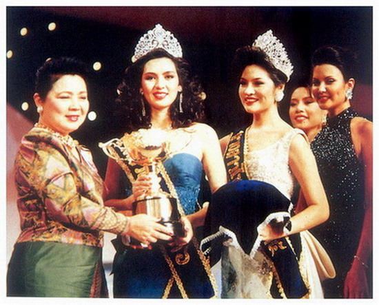นางสาวไทยปี 2536 เธอคือ "ฉัตฑริกา อุบลศิริ" นางสาวไทยอีกคนที่หน้าหวานและมีความเป็นไทยที่สุด 1 คน????