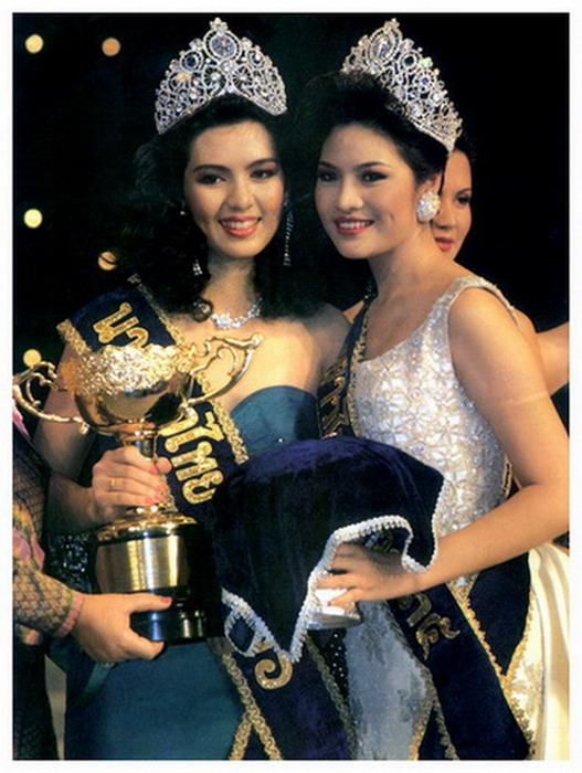 นางสาวไทยปี 2536 เธอคือ "ฉัตฑริกา อุบลศิริ" นางสาวไทยอีกคนที่หน้าหวานและมีความเป็นไทยที่สุด 1 คน????