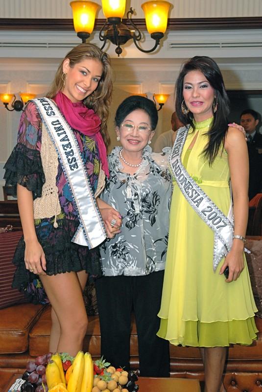 ทำไม Miss Universe ไปขึ้นเวที่ประกวดที่ Indonesia ตลอด???...Thailand น่าจะเชิญมาทุกปีนะ