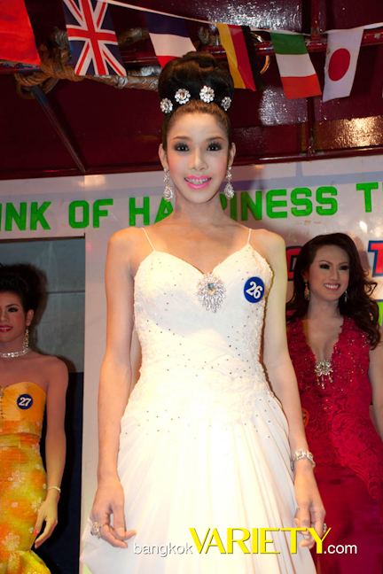 การประกวด "Queen of Tawan" ที่ ตวัน บาร์