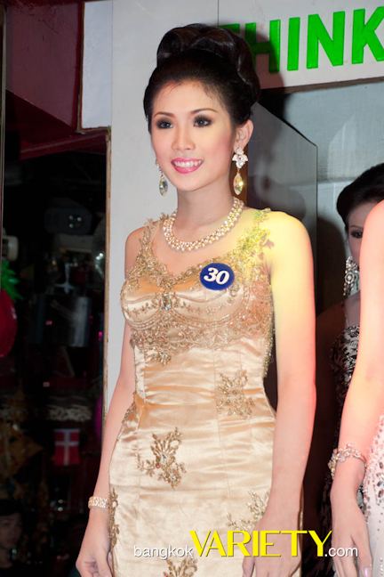 การประกวด "Queen of Tawan" ที่ ตวัน บาร์