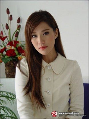 คุณว่าพลอยเหมาะกับแม่หญิงเรไรแห่งขุนศึกหรือไม่