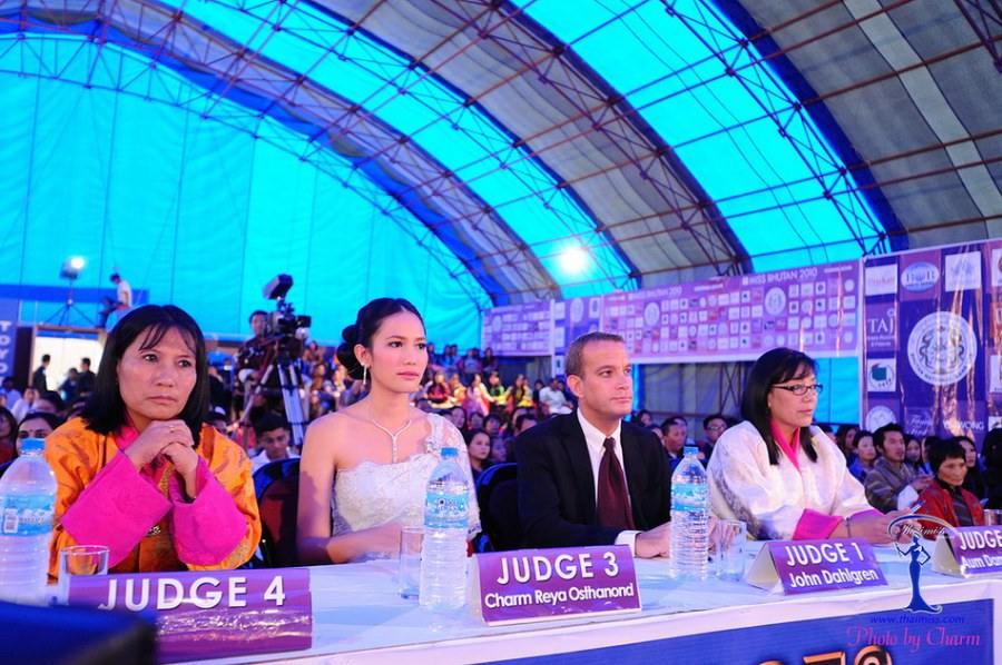 ชาม ไอยวริญท์ โอสถานนท์ เป็นกรรมการสวมมงกุฎมิสภูฎาน