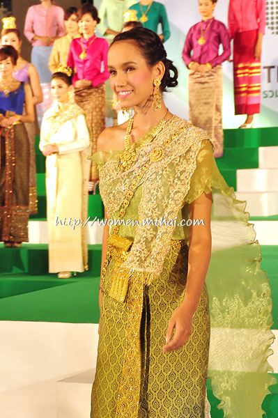 เป็นไปได้ไหมถ้าเราหันมาใส่ชุดไทยเดือนละ 1 ครั้งในชีวิตประจำวัน...เหมือนอย่างกิโมโน - สาหรี...????