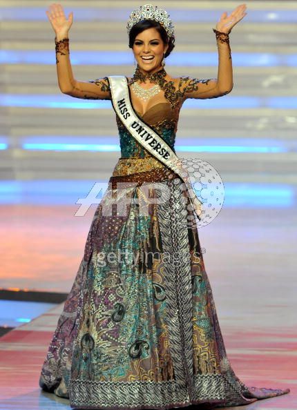 ภาพชัดๆของ Miss Universe 2010 ในการประกวด Miss Indonesia Universe 2010!!