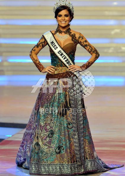 ภาพชัดๆของ Miss Universe 2010 ในการประกวด Miss Indonesia Universe 2010!!