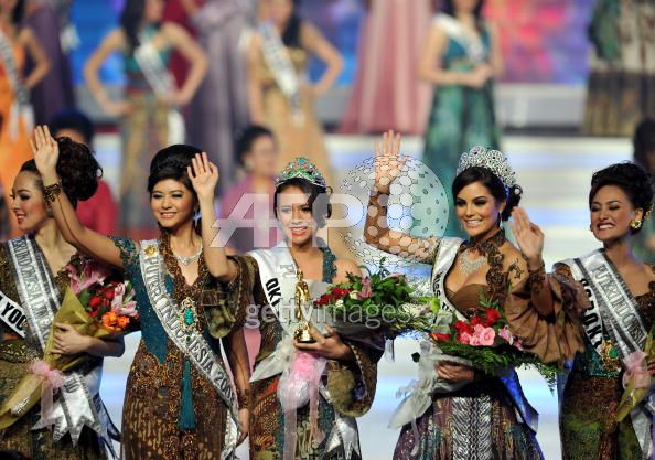 ภาพชัดๆของ Miss Universe 2010 ในการประกวด Miss Indonesia Universe 2010!!