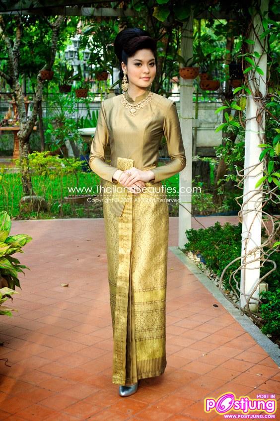 แบบที่ ๔ ชุดไทยบรมพิมาน