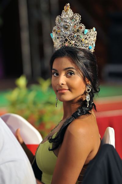 Larissa Ramos Miss Earth 2009 - in Vietnam