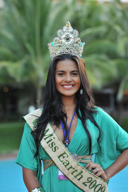 Larissa Ramos Miss Earth 2009 - in Vietnam
