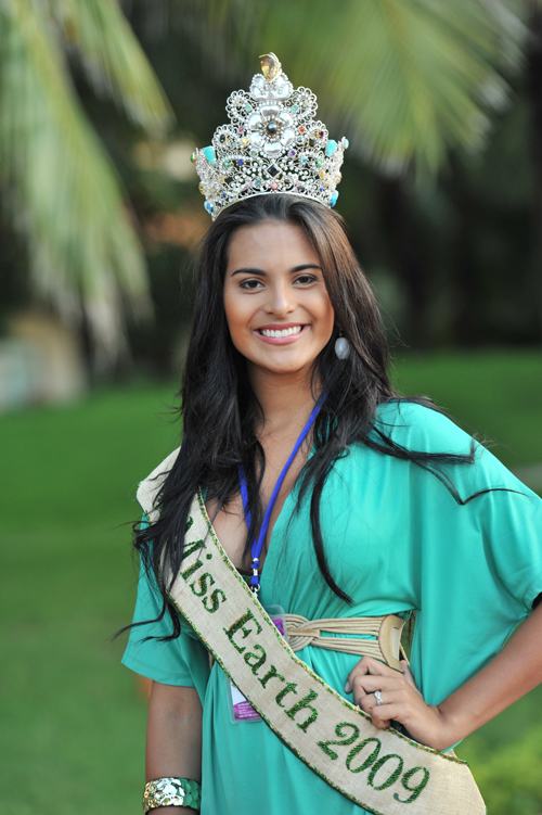 Larissa Ramos Miss Earth 2009 - in Vietnam