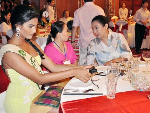 Larissa Ramos Miss Earth 2009 - in Vietnam