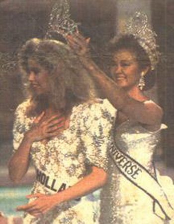 ชอบชุดนี้ของพี่ปุ๋ย ตอนบอกลาตำแหน่ง - Miss Universe 1989 - Complete Crowning Moment