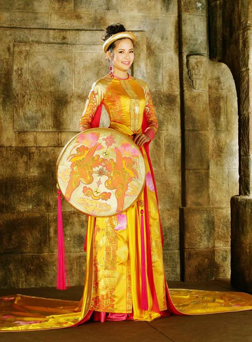 NATIONAL COSTUME -  MISS VIETNAM WORLD 2010