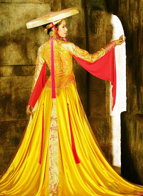 NATIONAL COSTUME -  MISS VIETNAM WORLD 2010
