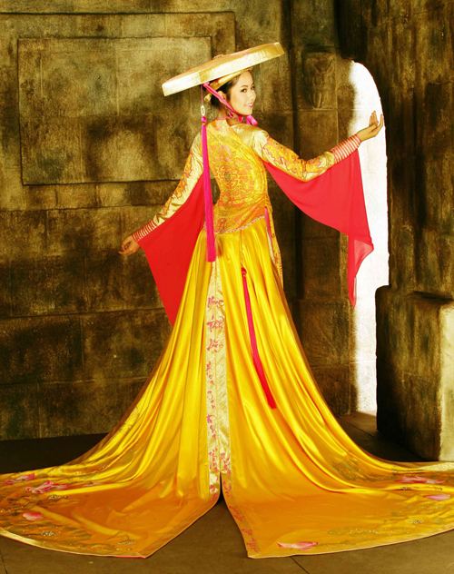 NATIONAL COSTUME -  MISS VIETNAM WORLD 2010