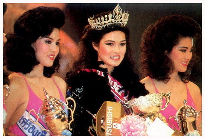 1 ใน 7 ตัวแทนสายสะพาย " THAILAND " ที่เข้ารอบลึกๆเวที MU และเป็น MU คนที่ 2 ของประเทศไทย
