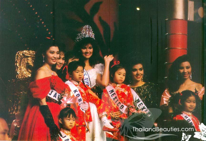 1 ใน 7 ตัวแทนสายสะพาย " THAILAND " ที่เข้ารอบลึกๆเวที MU และเป็น MU คนที่ 2 ของประเทศไทย